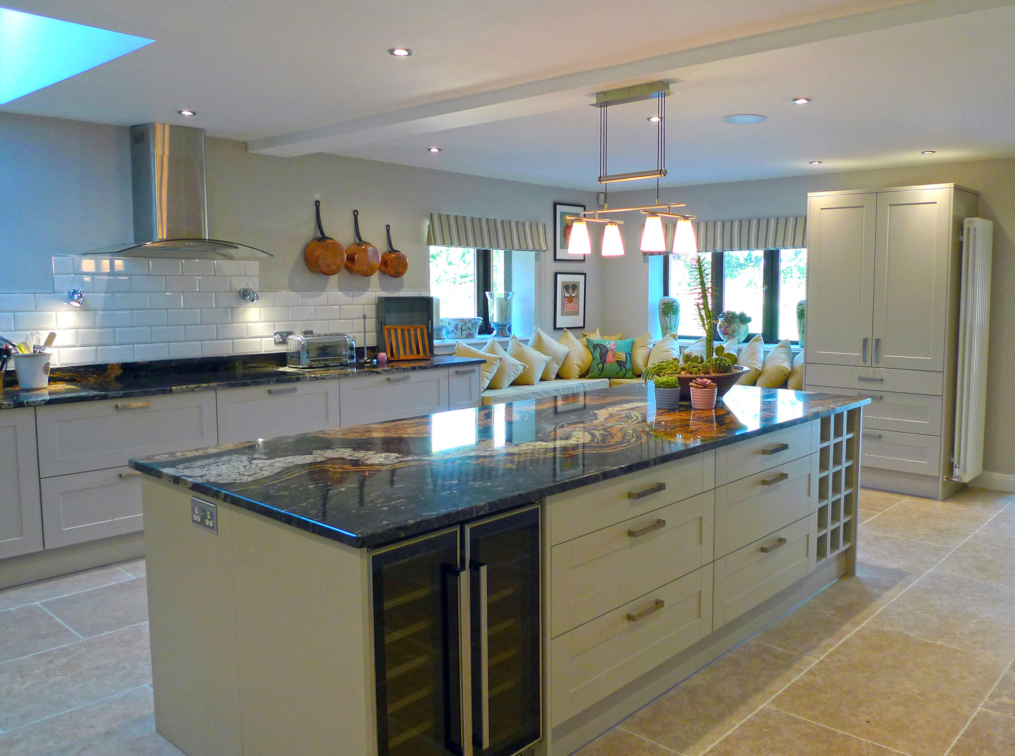 Woodland Lodge Retreat, Group Accommodation Holiday Home, 10-14 guests