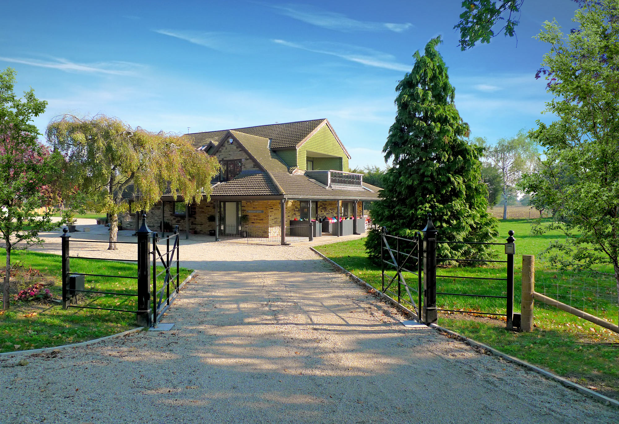 Woodland Lodge Retreat, Group Accommodation Holiday Home, 10-14 guests