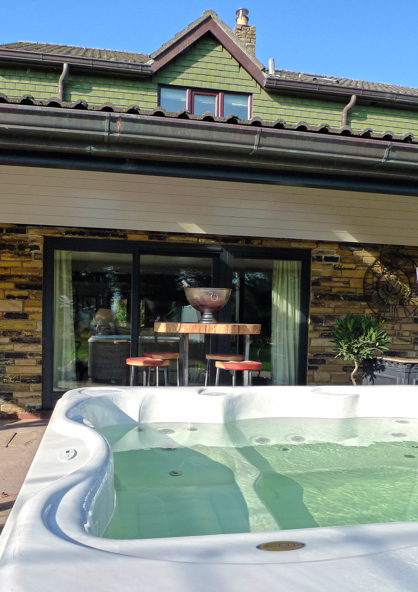 Woodland Lodge Retreat, Group Accommodation Holiday Home, 10-14 guests