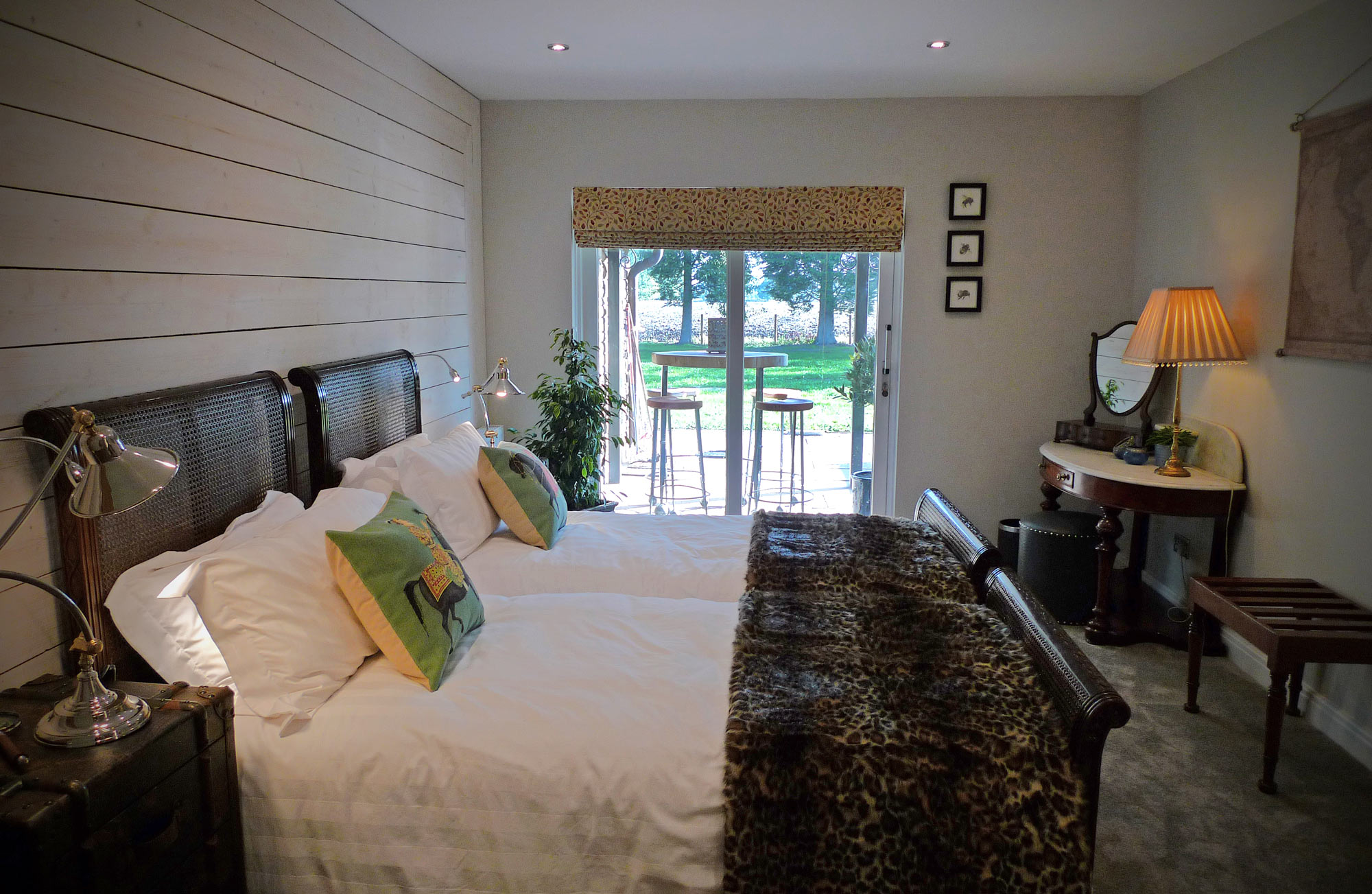 Woodland Lodge Retreat, Group Accommodation Holiday Home, 10-14 guests